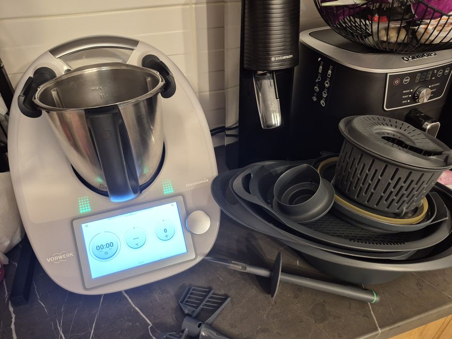 Thermomix 6 + accesorii+ retetar, impecabil