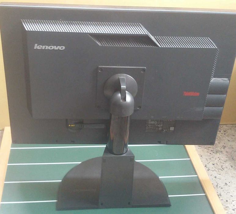 Монитор Lenovo ThinkVision LT2452pwC 1920x1200 24 инча
