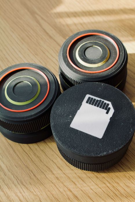 Кутия за 15-SD карти с дизайн на фотообектив