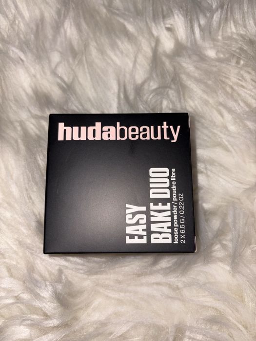 Huda Beauty-Easy Bake Loose Powder / Loose Baking & Setting Powder