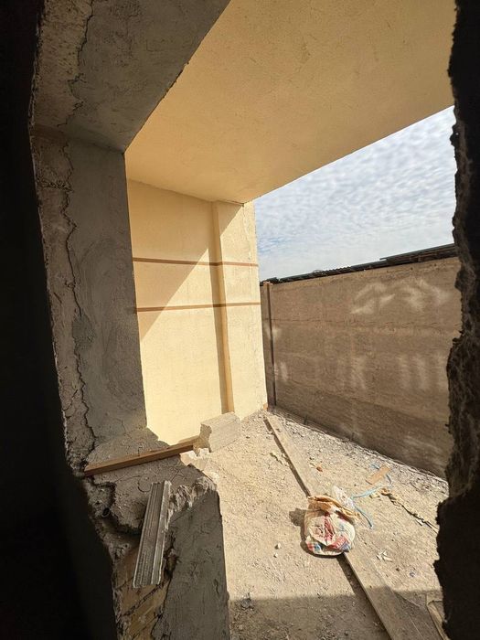 Яшнабад улица Иззат Новостройке продается квартира коробка 2/7/8  52м2