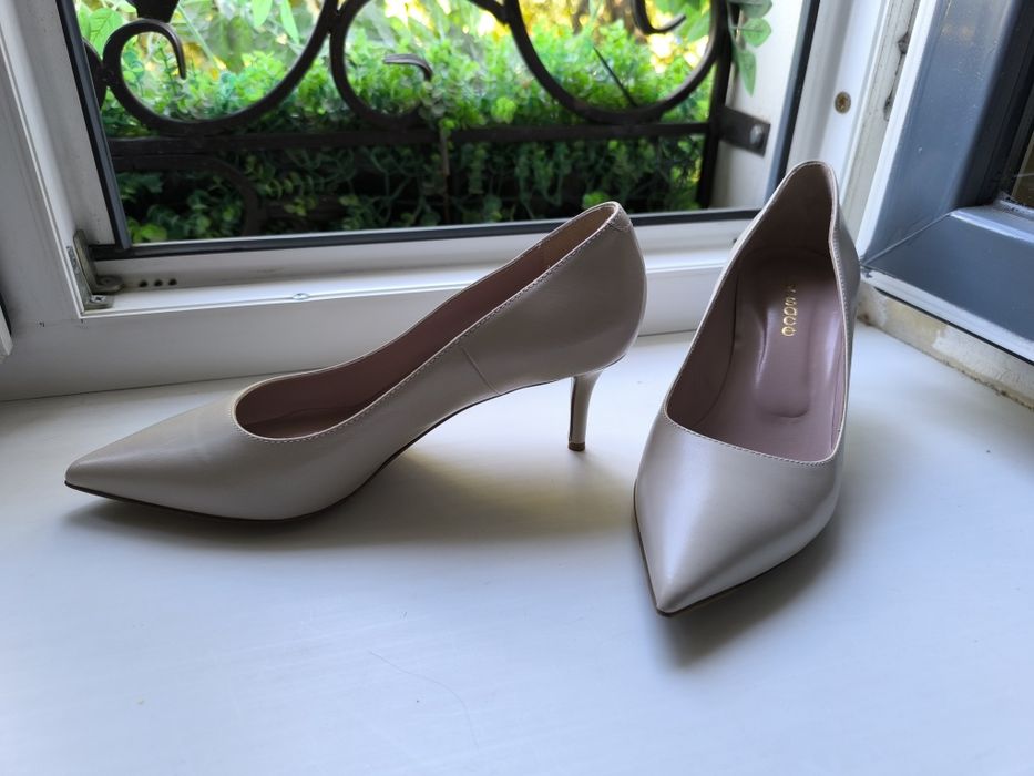 Цена снижена!! Новые красивые офисные туфли кожаные Nursace (р.38)