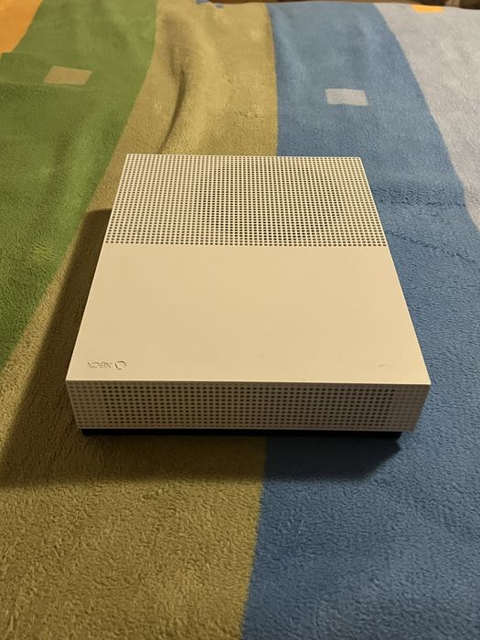 Конзола XBOX one S