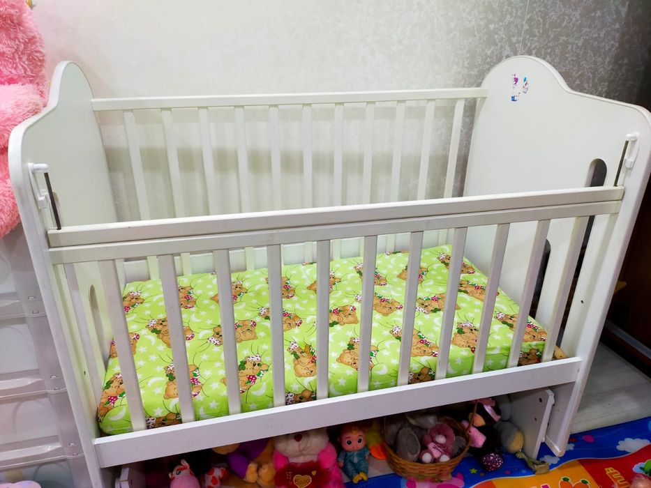 Продам кроватку маятник