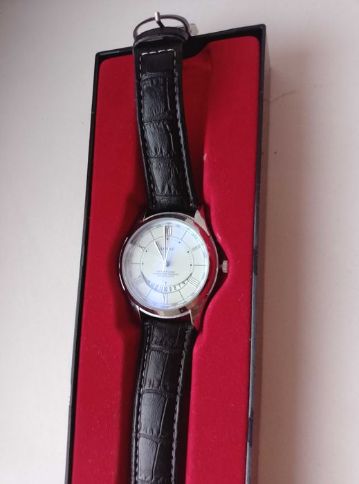 Часы мужские кварцевые