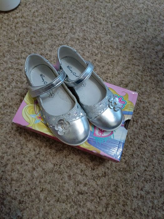 Продам детские туфли на девочку
