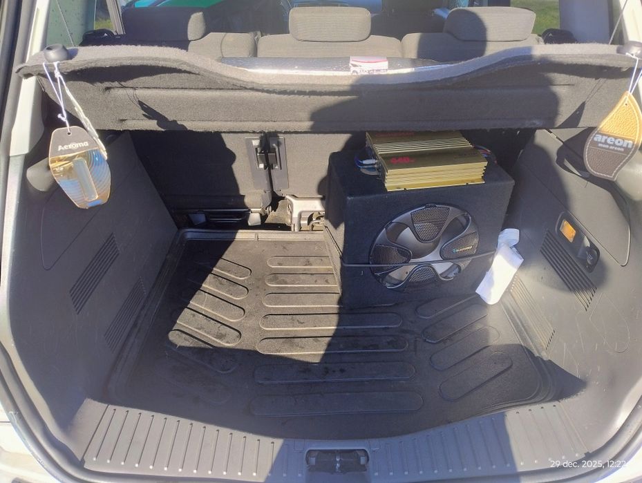 Vând Ford c max 2010