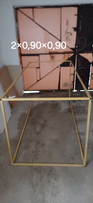 Торговое оборудование,вещалки,раздевалка.