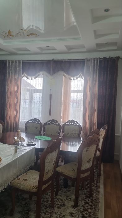 Продается гарнитур стол стулья ковер шторы