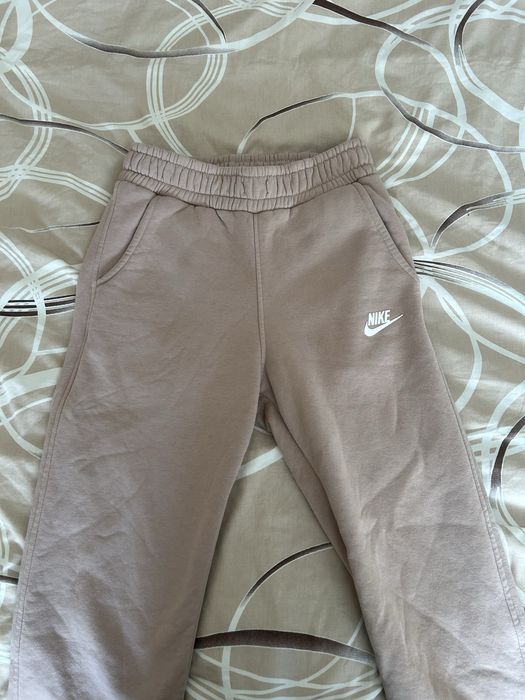 Бежов Анцуг Найк