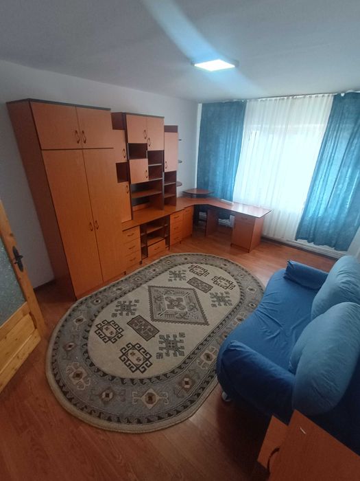 Mobila living si pat in stare foarte buna.