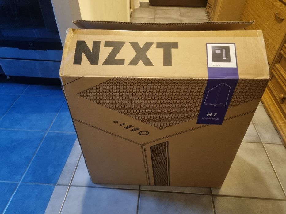 Carcasa NZXT H7 + Cooler Corsair H150i