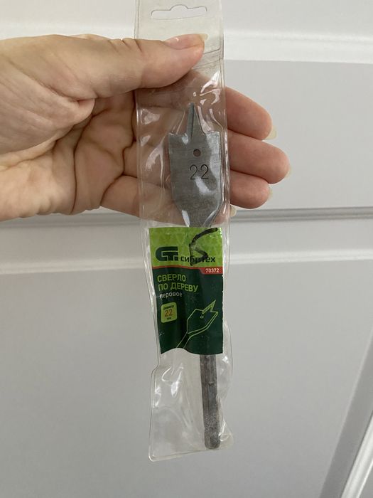 Продам кронштейн и сверло по дереву