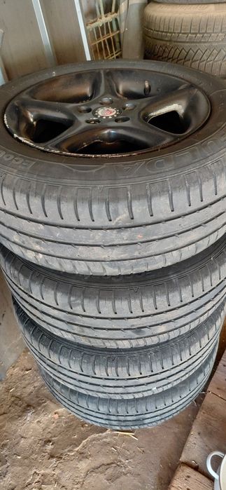 Vand 4 jante  205 60 R15  cu anvelope vara