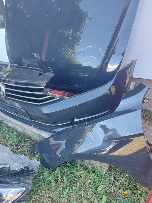 Vând aripi,oglinzi,grila(cu distronic)trager  VW Passat B8,de Europa,