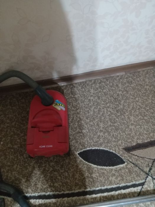 Пылесос Samsung красный