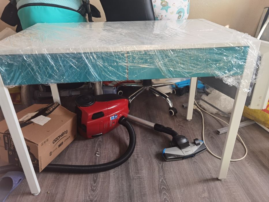 Бюро и табуретка