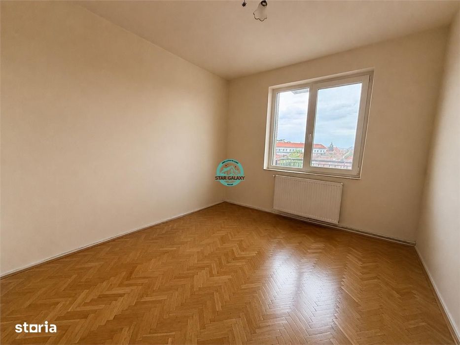 Apartament tip penthouse cu 5 camere de inchiriat, zona Poli 2