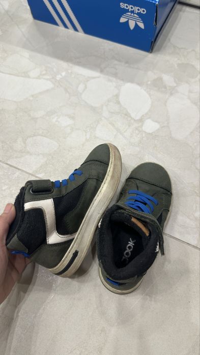 Продам ботинки на мальчика 27 размер