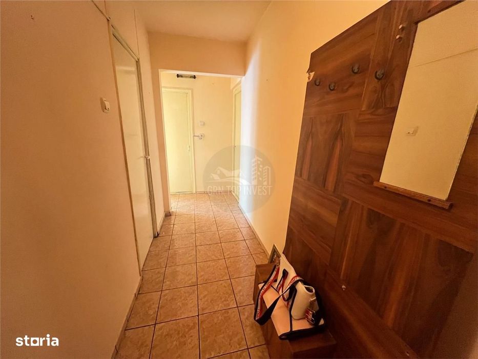Apartament 2 camere decomandat balcon pivnita zona Vasile Aaron