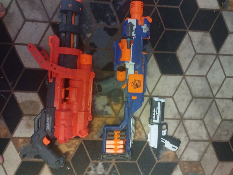 Продам Бластер Нерф Н страйк элит stockade+ 2 пистолета,