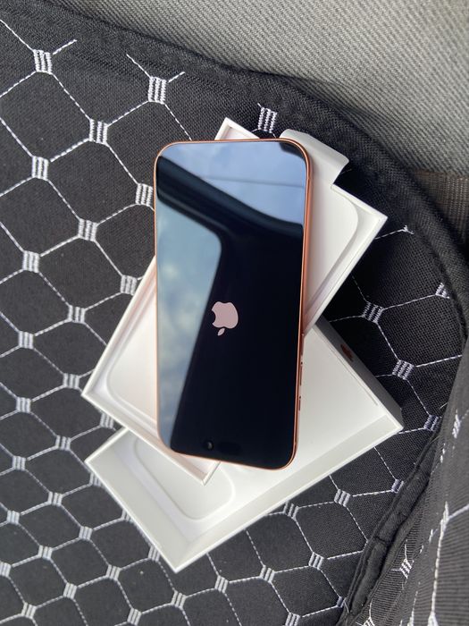 Iphone 17 про в оранжевом цвете