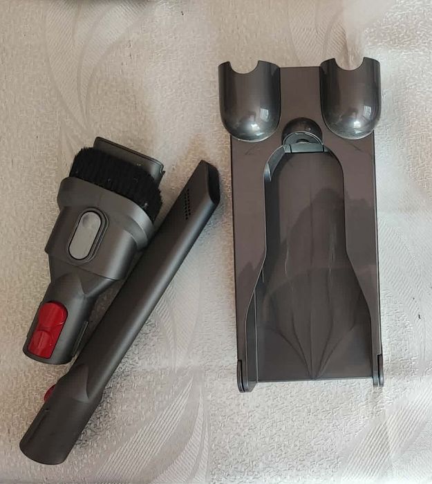 Accesorii originale Dyson V15 + Floor Dok – foarte puțin folosite