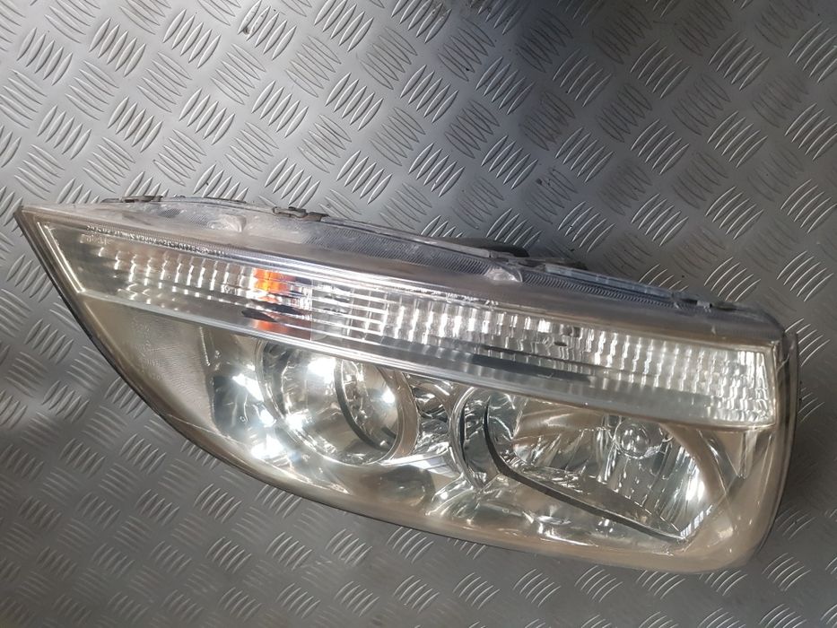 Оригинален Десен фар за Kia Sorento Киа Соренто от 2002 до 2009