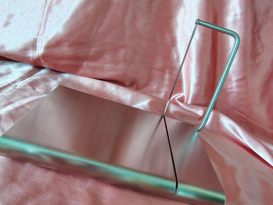 Tăietor din inox pentru brânzeturi