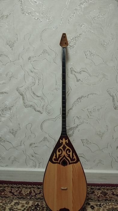 Продам срочно домбру в отличном состоянии