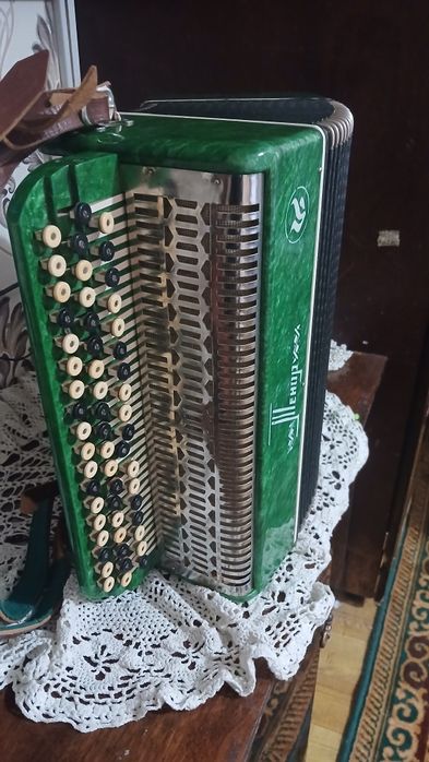 Советский Баян ( трехрядка)