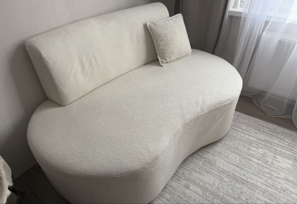 Продам диван белый