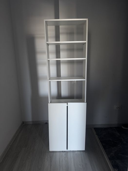 Срочно продам стеллаж напольный