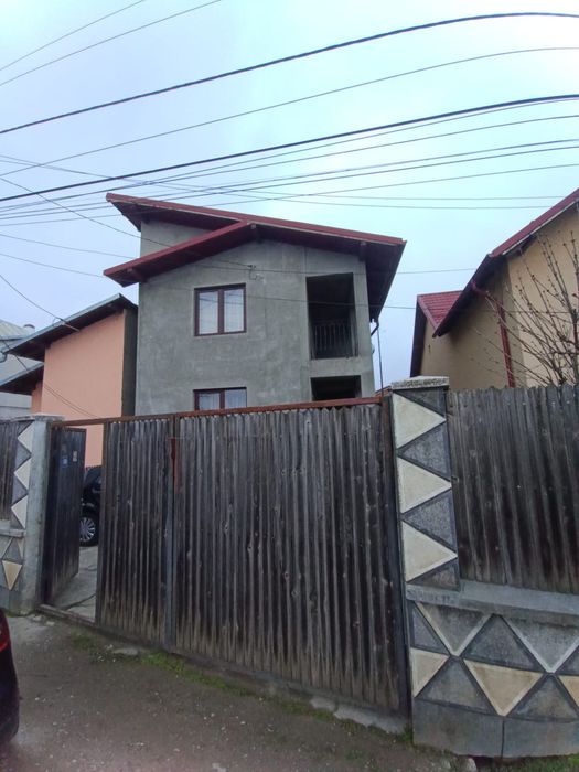 Triplex de vânzare în Blejoi-230 mp+700 mp teren