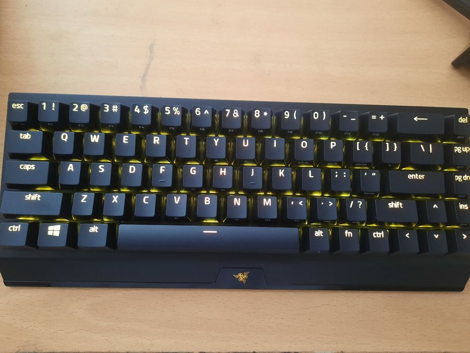 Vând tastatura gaming Razer V3 mini hyperspeed