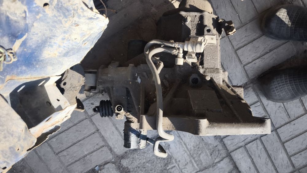 Продам коробку Мазда 323 1.3 bg