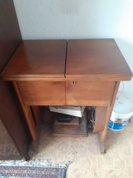 продавам крачна шевна машина Панония,работеща,запазена