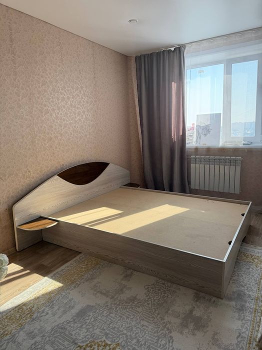 Срочно продам кровать с матрацем