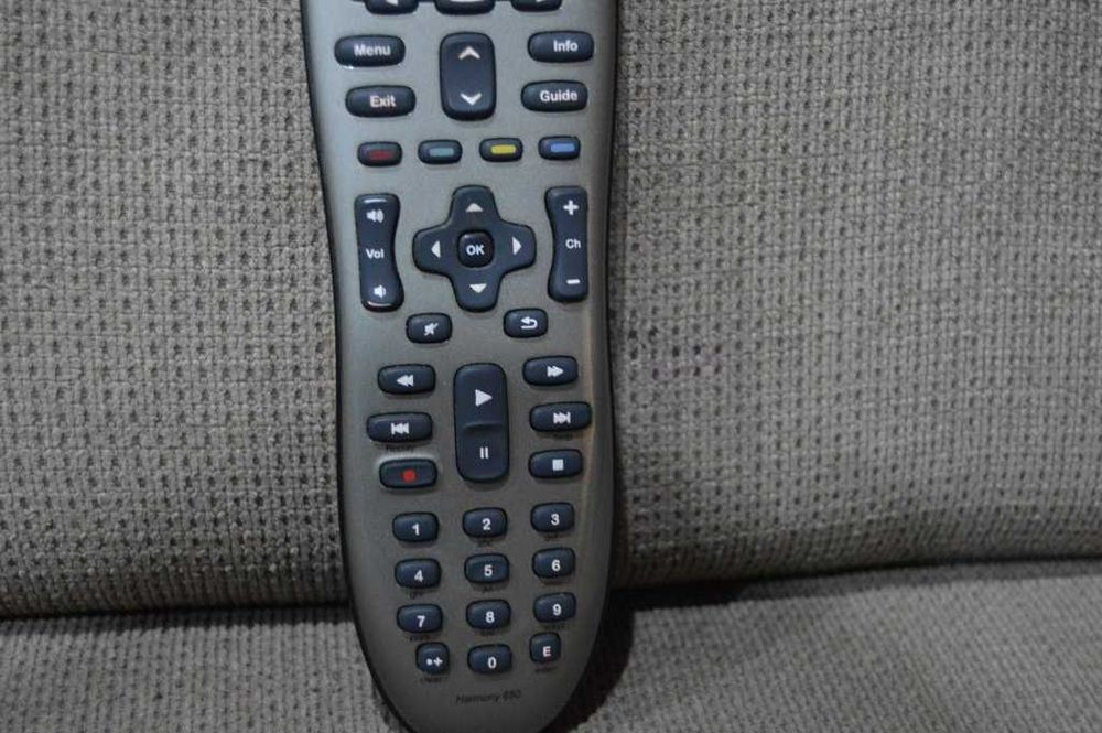 Telecomandă Universală Logitech Harmony 650 – Control Complet 8 în 1