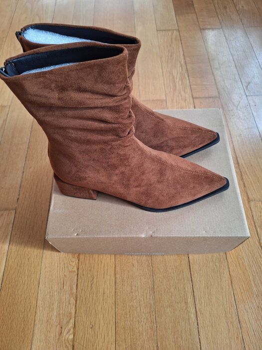 НОВИ велурени боти в кафяв цвят, номер 39