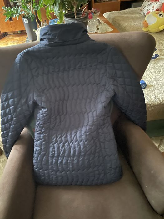 Продавам дамско яке XS малко употребявано