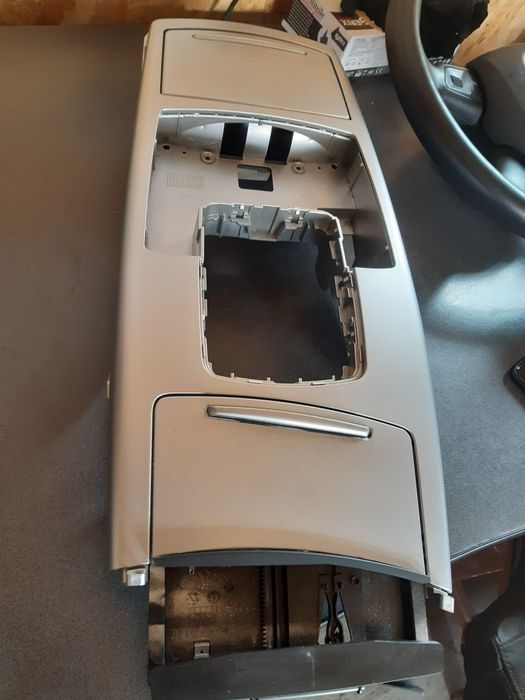 Consola centrala audi a6 c6 4f gri argintiu volan stanga 2004-2011