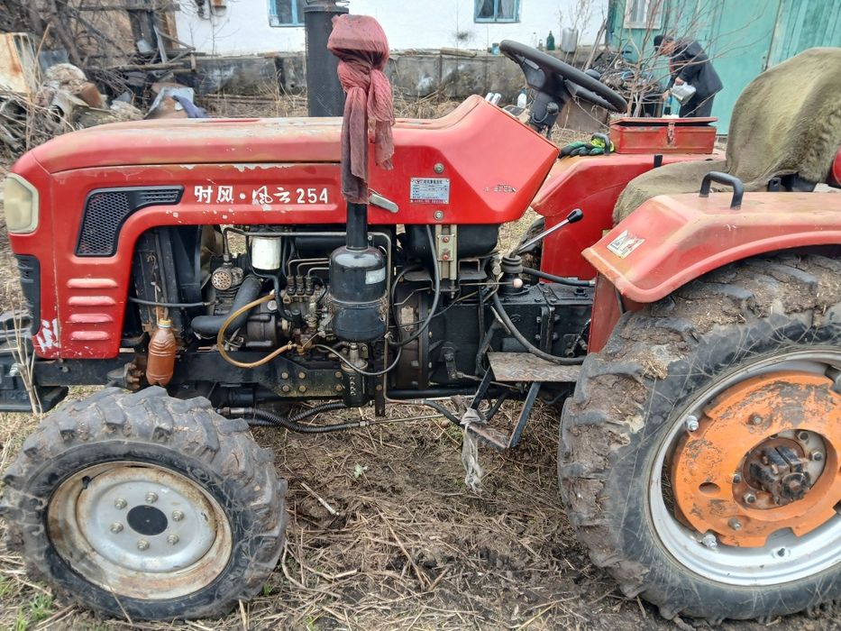 Трактор китайский трехцилиндровый