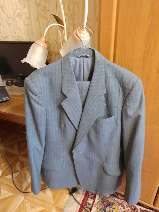 Костюм мужской продам