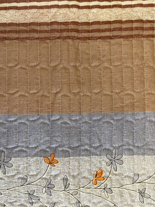 Новое стёганое двустороннее покрывало на кровать размером 210 на 135