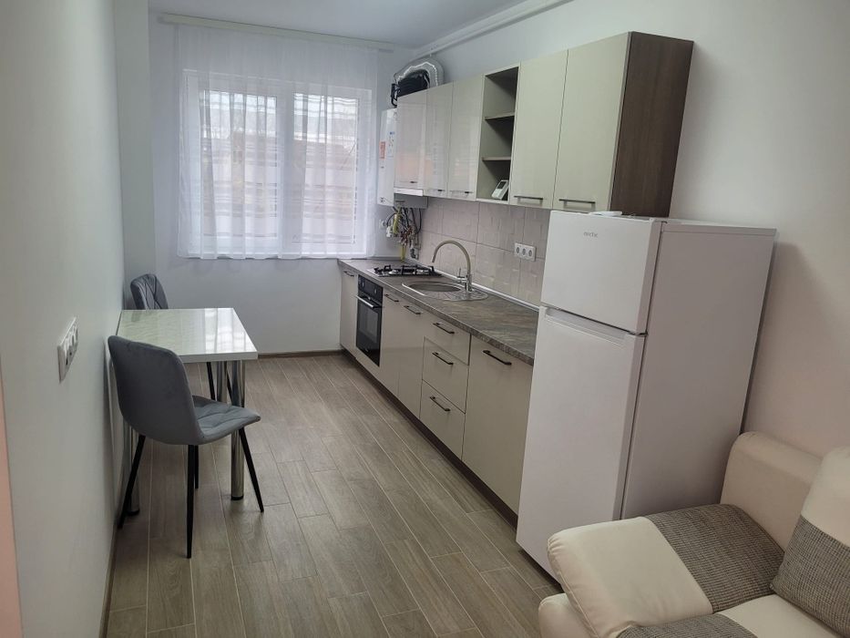 Inchiriez apartament