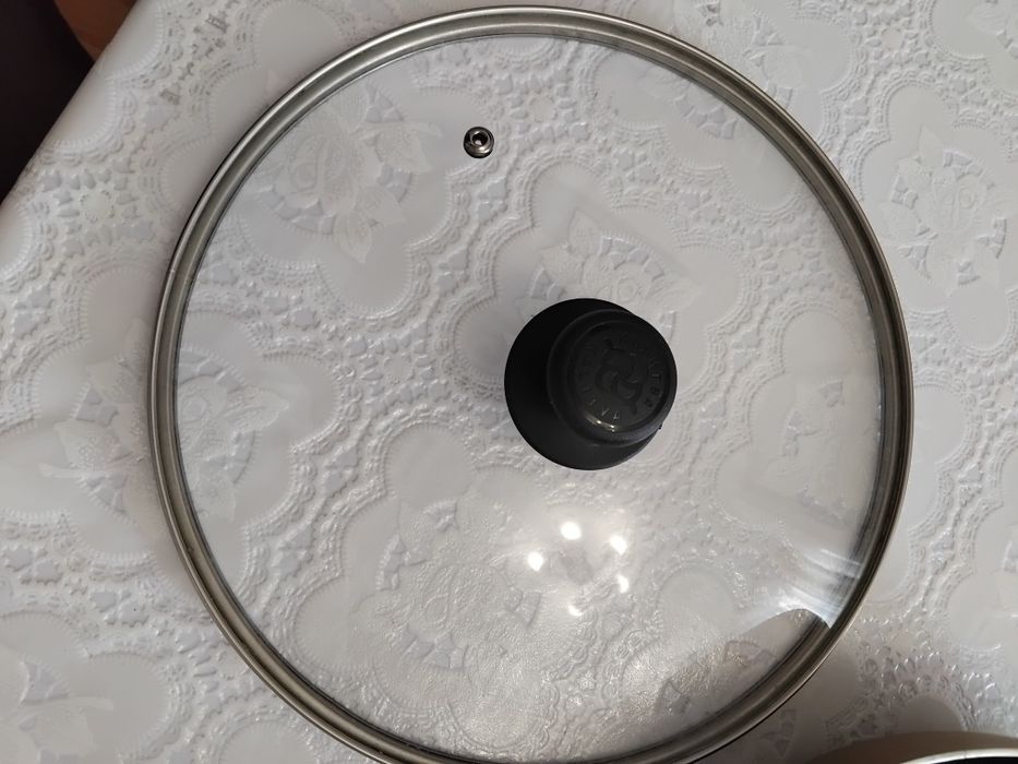 Сковорода с крышкой.