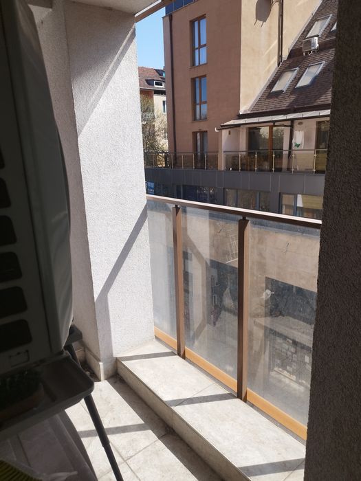 Тристаен в центъра под наем