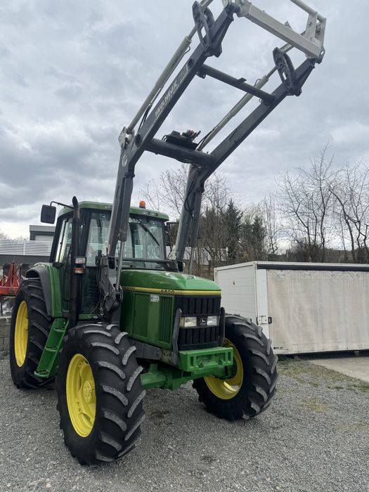 John Deere. 6800 cu incarcator frontal