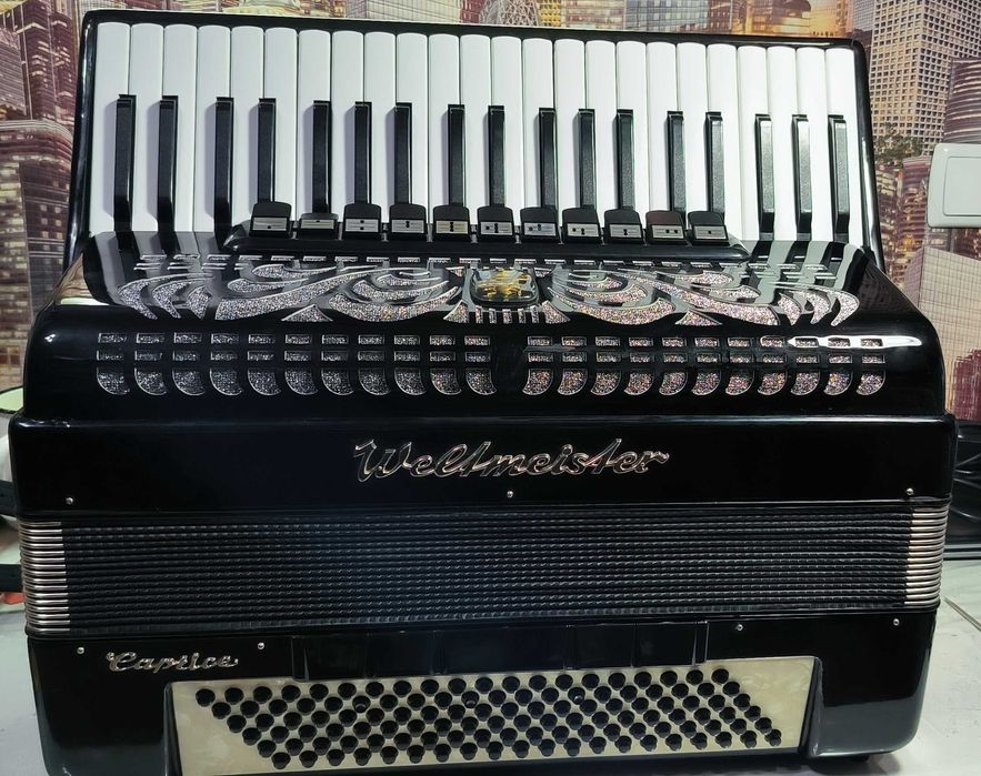 Продаётся немецкий полный аккордеон "Weltmeister Caprice"